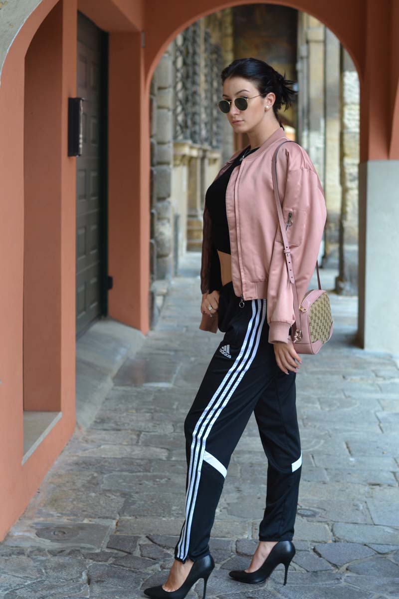 outfit con tuta adidas